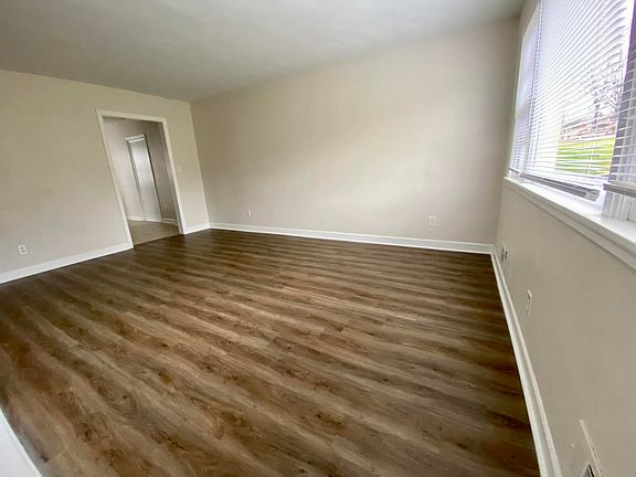 5th image of 4320 Cresthill Dr Unit B