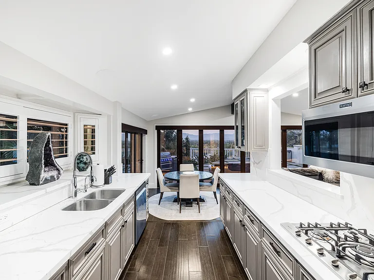16725 Oak View Dr — Photo 11
