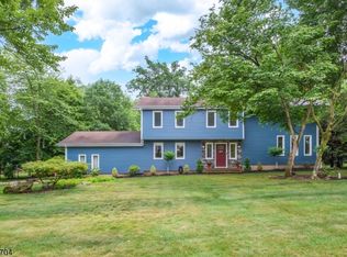 8 Glen Rd, Randolph, NJ 07869