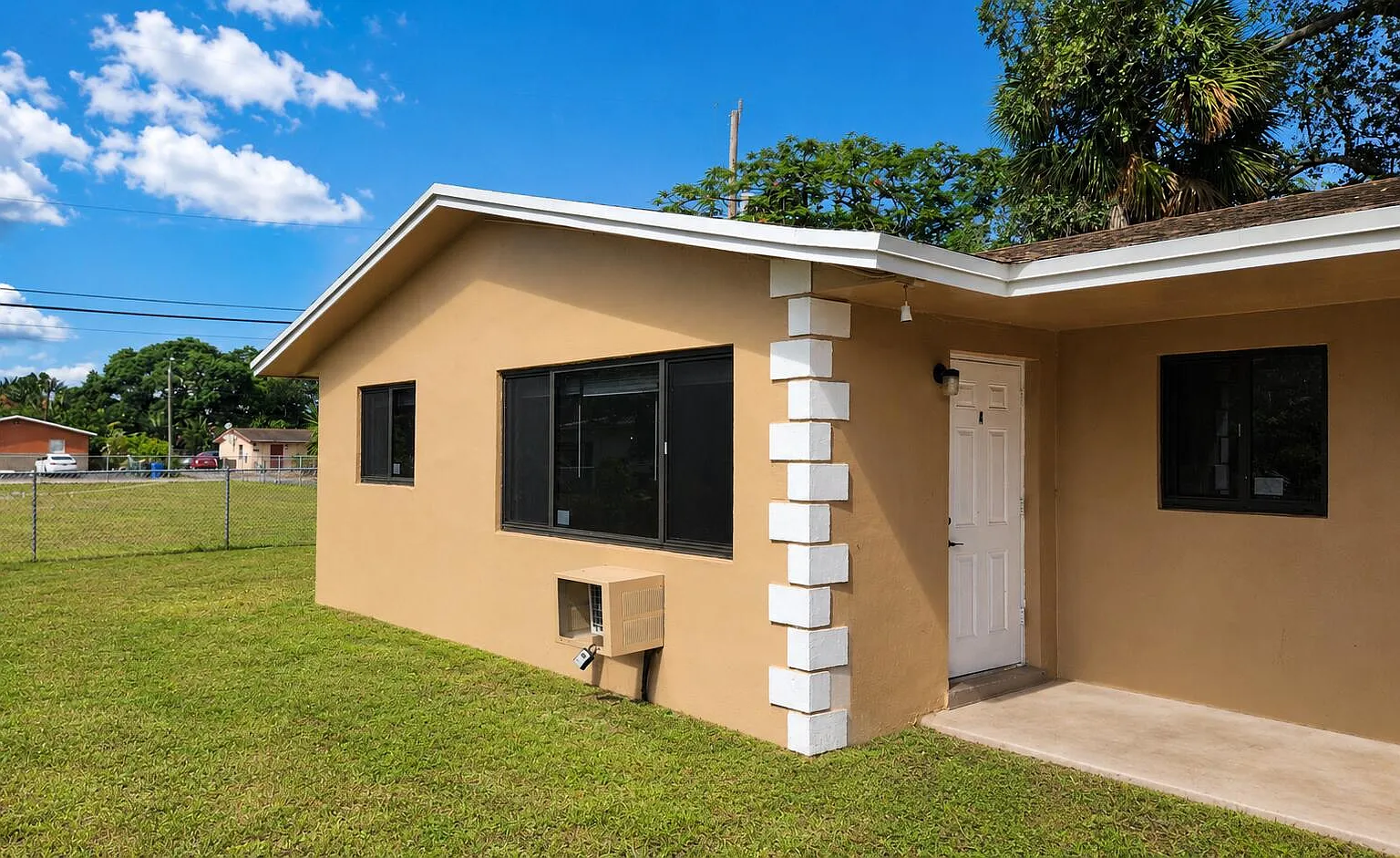 2 bed, 2.0 bath, 780 sqft, $2,000 — Photo 1