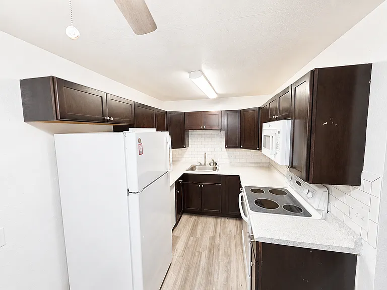 Aspen Leaf Apartments — Photo 8