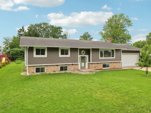 208 Golf View Dr, Mount Horeb, WI 53572