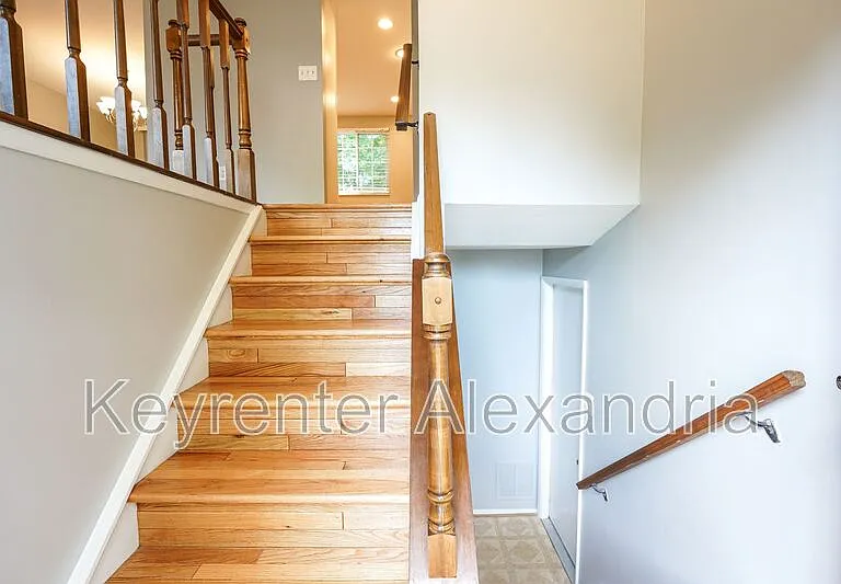 5901 Beech Tree Dr — Photo 3