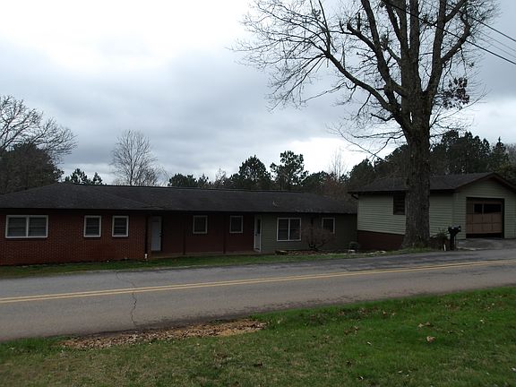 2nd image of 833 Hillcrest Dr