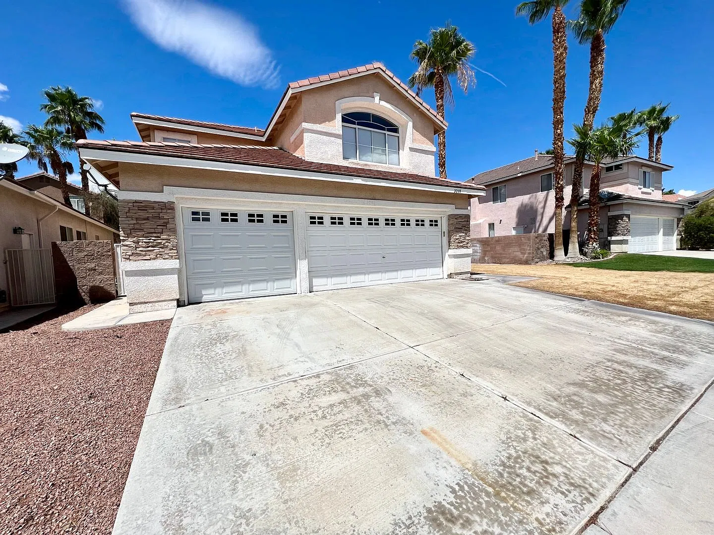 Beautiful 5bd/3ba Two-Story Home W/ Pool In Henderson. 3 Car Garage! — Photo 1