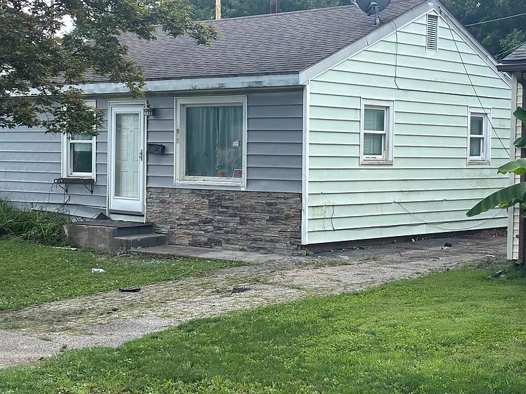 905 N Wesley St — Photo 12