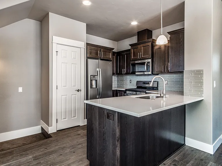 20500 Empire Ave — Photo 2