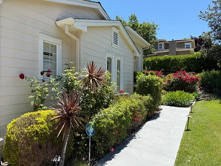 128 Regent Dr — Photo 42