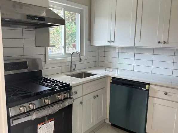 58 Elm Tree Ln, Jericho, NY 11753