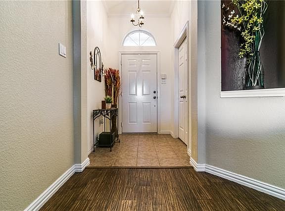 4th image of 2710 Simmons Dr