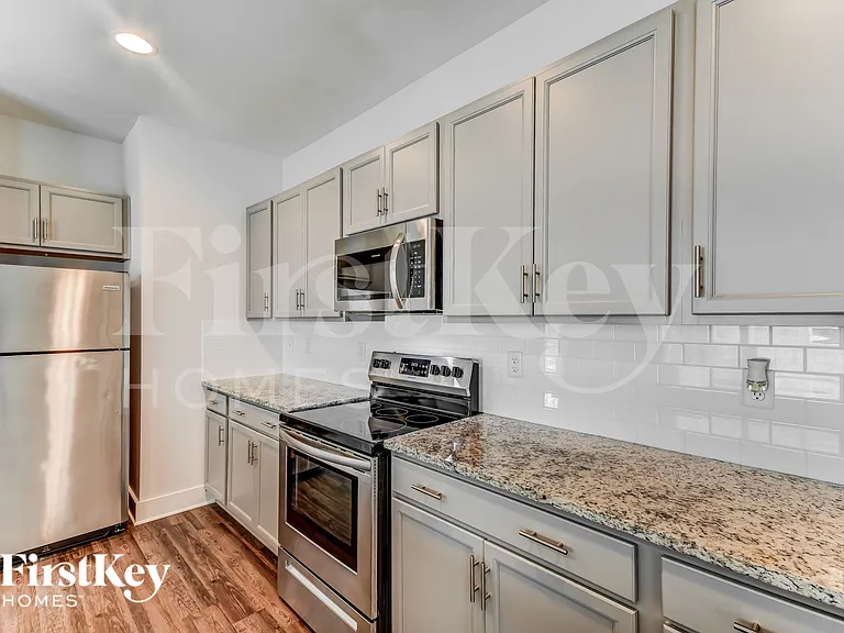 1410 Woodridge Pl — Photo 6