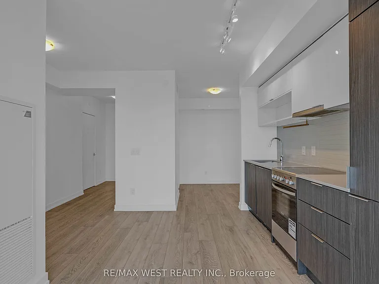 159 Wellesley St E #2006 — Photo 9