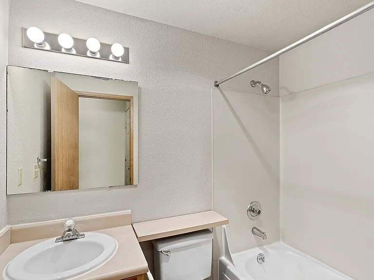 Heron View Apartment Homes — Photo 43