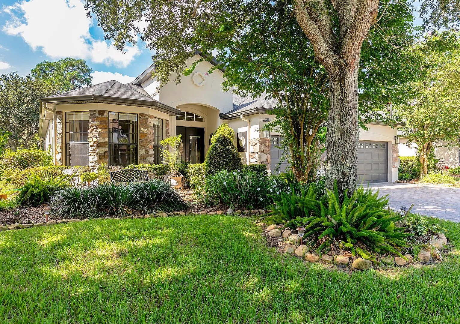Truly Beautiful Heated Salt Pool Home In Rock Springs Ridge Community! — Photo 1