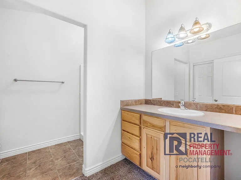 295 La Valle Strada — Photo 11