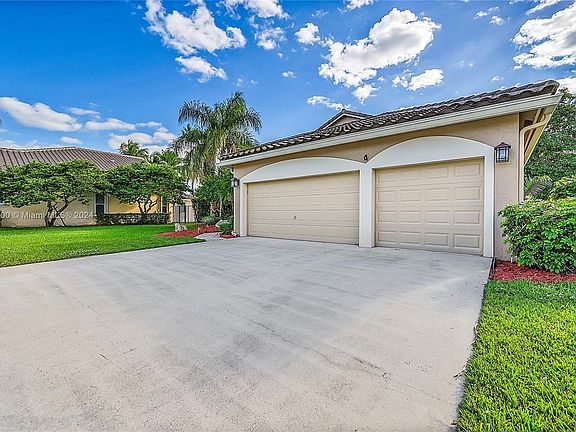 4th image of 228 Fairmont Way