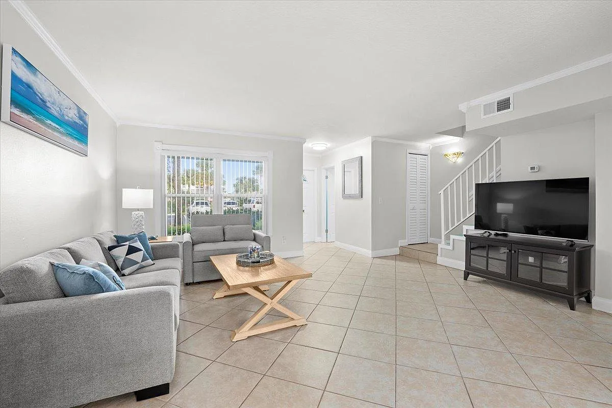 2 bed, 2.5 bath, 1424 sqft, $2,200 — Photo 3