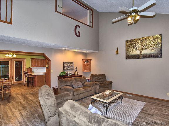 2nd image of 13616 S Oak Pl
