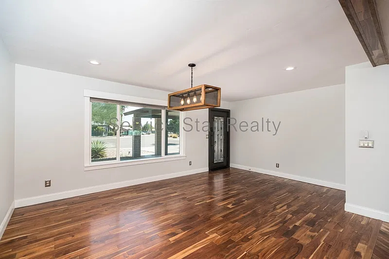 3 bed, 2.0 bath, 1488 sqft, $2,200 — Photo 4