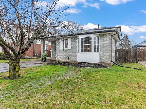 2nd image of 32 Glenroy Rd