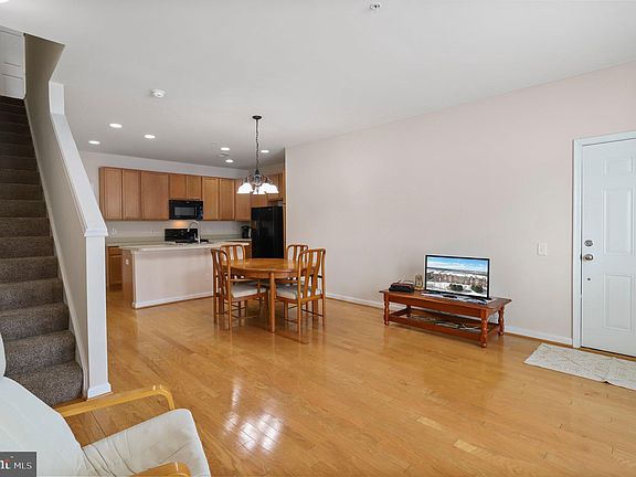 2nd image of 42827 Burrell Sq