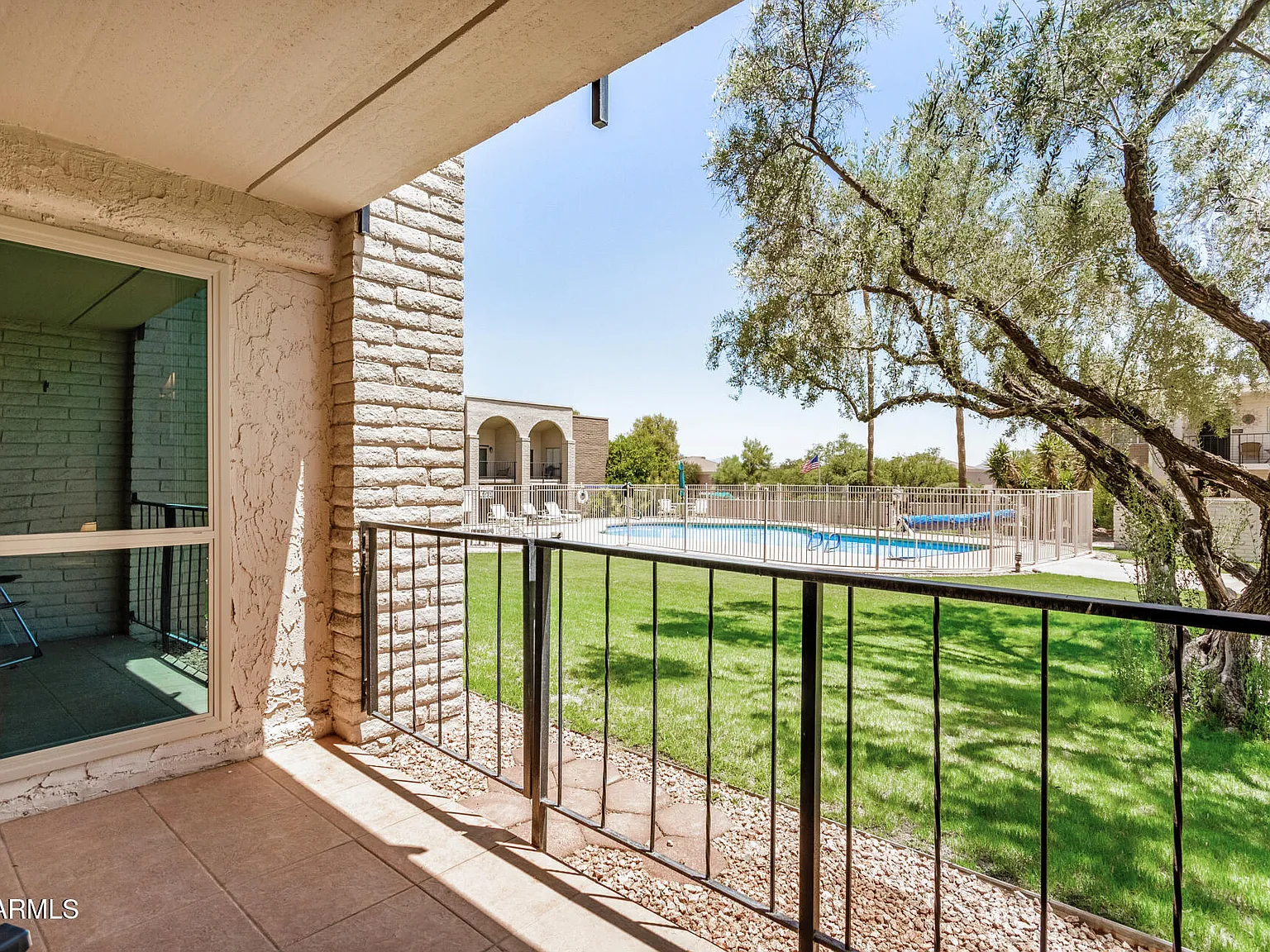2 bed, 2.0 bath, 987 sqft, $1,700 — Photo 2