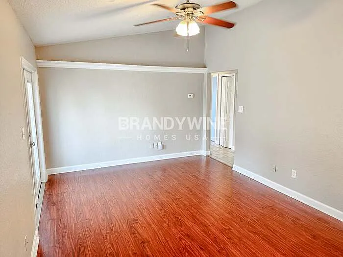 220 Bonnie Glen Ln — Photo 6
