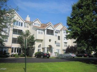 1208 Village Cir, Stroudsburg, PA 18360