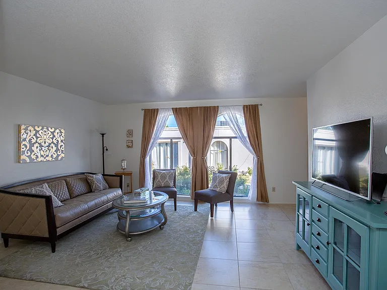 652 N Richey Blvd — Photo 2