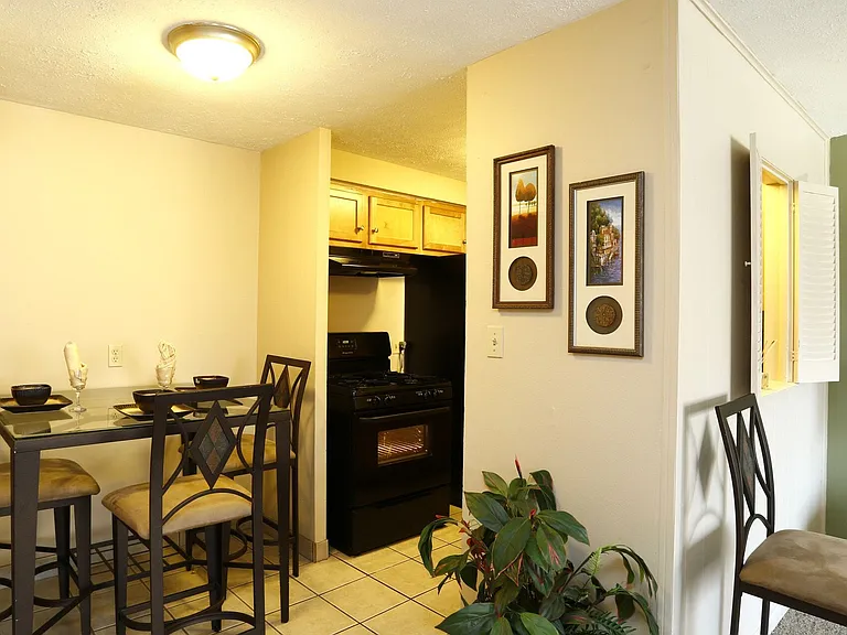Chamberlain I & II Apartments — Photo 20
