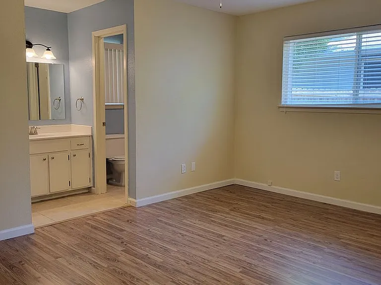 1229 Preswick Cir — Photo 14