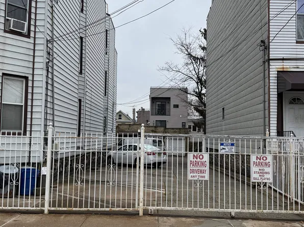 17 Laidlaw Ave, Jersey City, NJ 07306