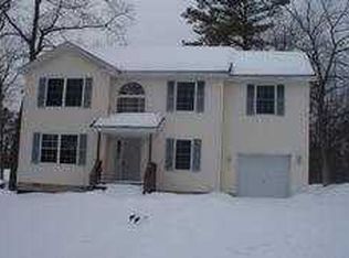 411 Mallard Ln, Bushkill, PA 18324