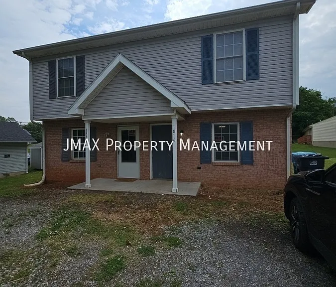 1816 Bennington St SE — Photo 1