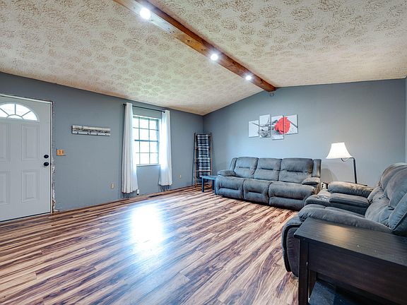 4th image of 60 Valley Wood Cir