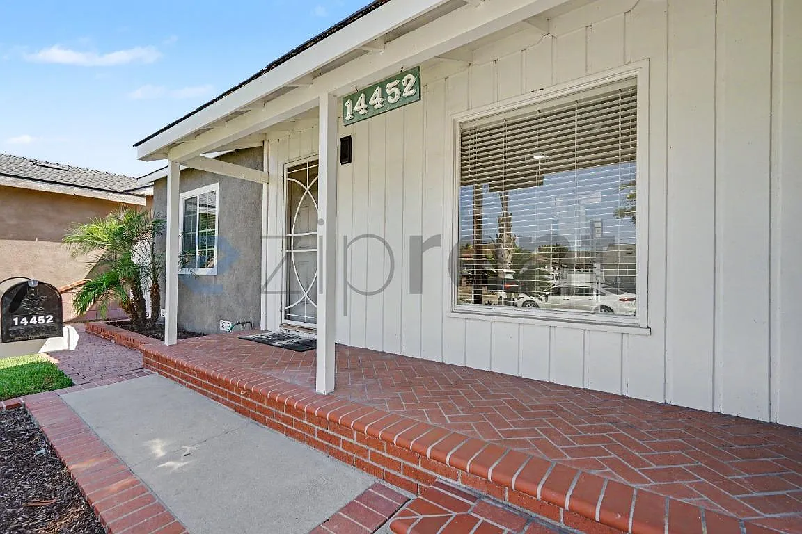 3 bed, 900 sqft, $3,200 — Photo 4
