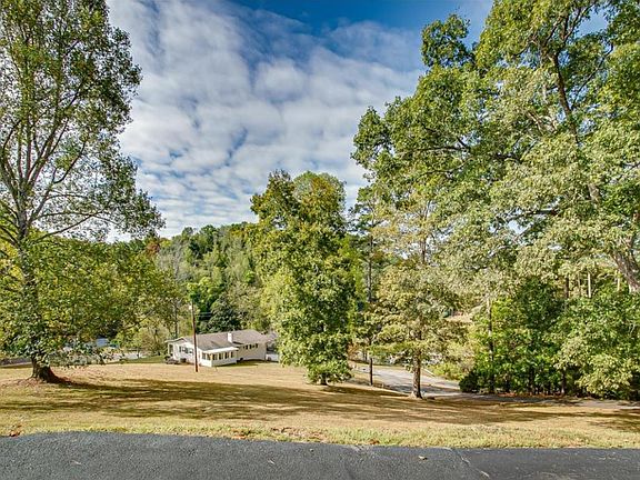 3rd image of 277 Benge Trail Ln
