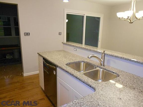 5th image of 407 Douglas Dr