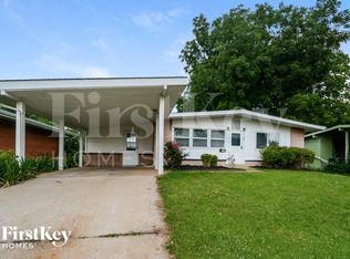 1845 Mullanphy Ln, Florissant, MO 63031