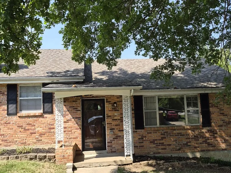 2712 Wesley St — Photo 1