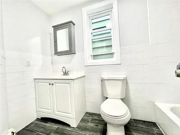 5th image of 681 E 235th St