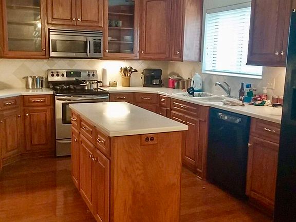 2nd image of 402 Westwood Dr