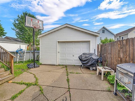5th image of 32 Richfield Ave