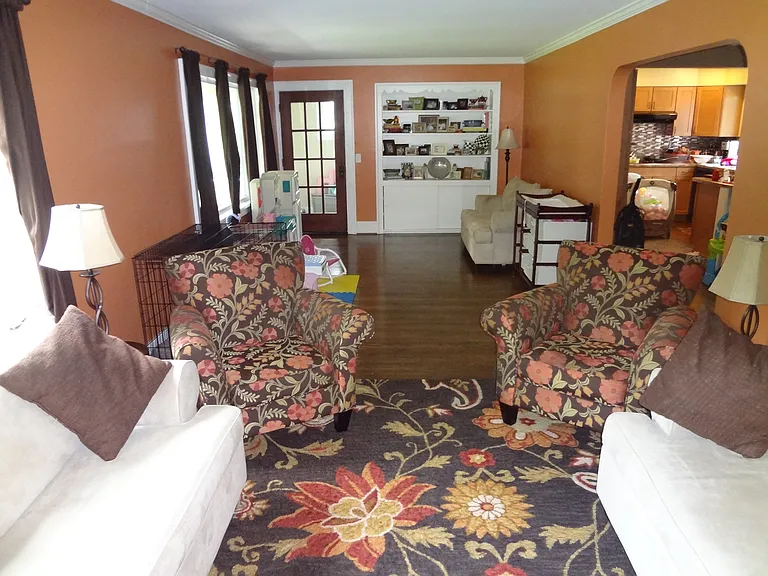 2538 Clover St — Photo 2