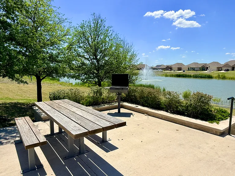 neighborhood lake and picnic area are right at the end of the street...very close