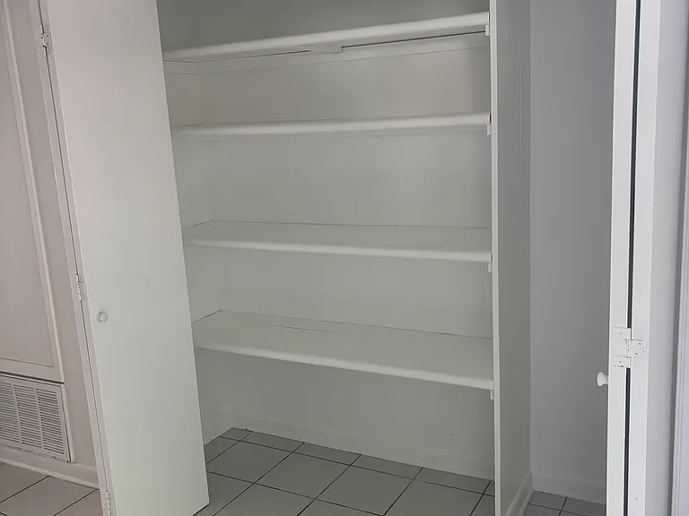 220 Ann Cir #4 — Photo 10