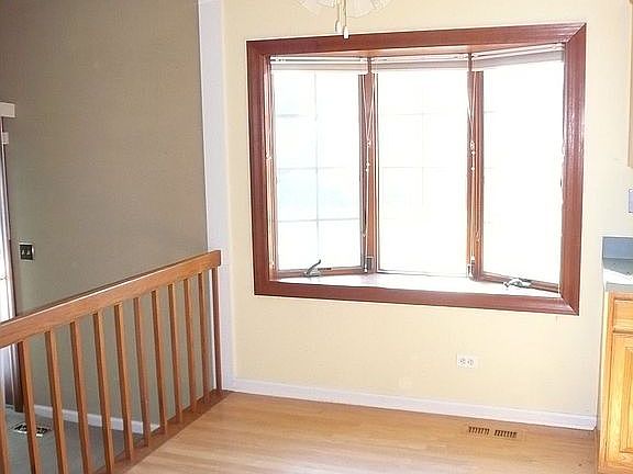 5th image of 30W141 Huntington Dr