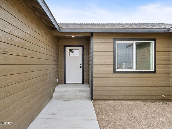5th image of 665 Emerald Ln