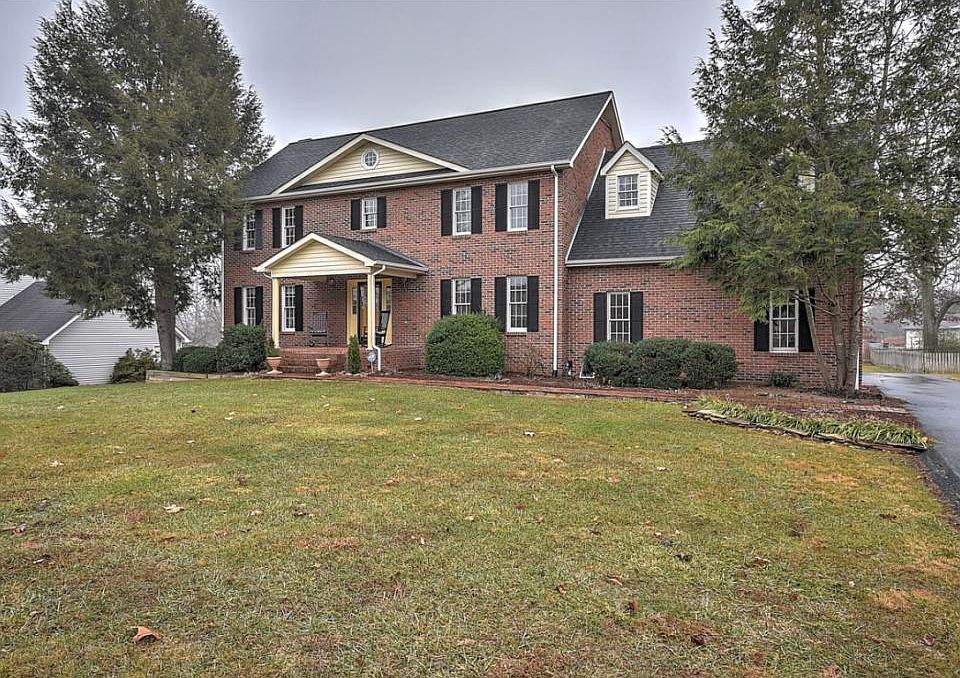 1st image of 223 Colony Dr