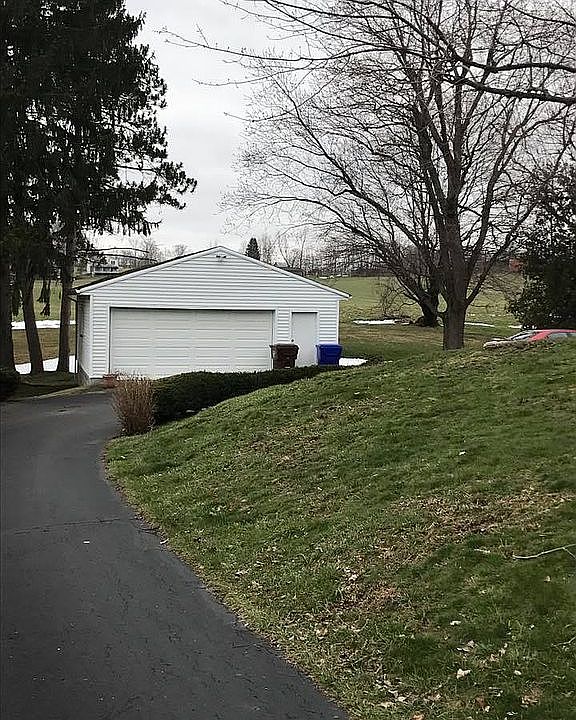 2nd image of 221 Francis St